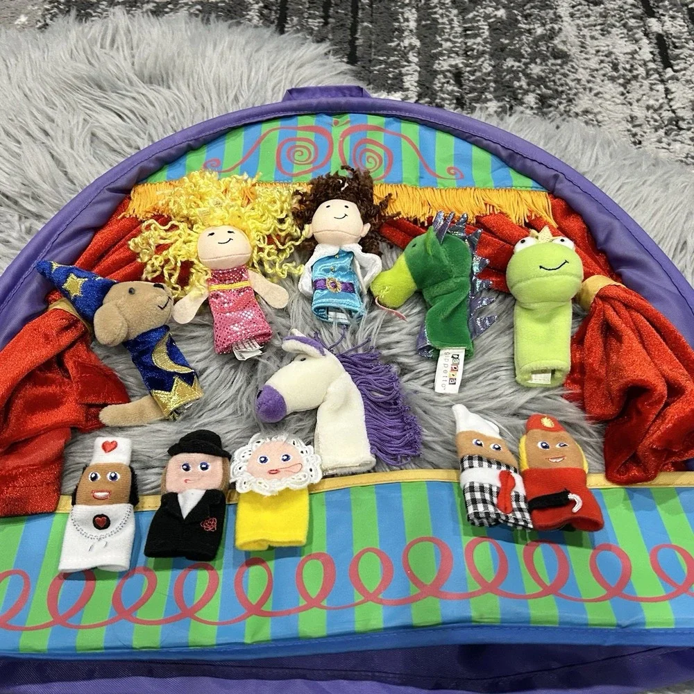 Vintage Manhattan Toy Company Finger Puppet Table Top Stage W/Royal Puppets